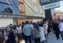 Yüzde 50 indirim izdiham yarattı; ezilme tehlikesi geçirenler oldu!