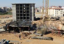 TOKİ İnşaatInda vinç devrildi: 3 ölü, 2 ağır yaralı