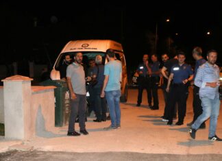 2 çocuk annesi kadın kocası tarafından 20 bıçak darbesiyle öldürüldü