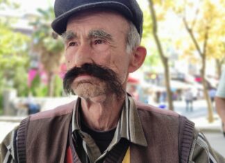 Bıyık ‘mobbingi’: ‘kes’ baskısı yüzünden işinden istifa etti, bıyıklarını kesmedi!
