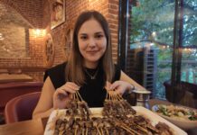 54 kiloluk genç kız, 43 dakikada 240 çöp şiş yedi; 13 bin TL’lik ödülün sahibi oldu