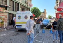 İstanbul Fatih’te polise silahlı saldırıda bulunan kişinin Başakşehir’de de 2 kişiyi öldürdüğü anlaşıldı.