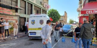 İstanbul Fatih’te polise silahlı saldırıda bulunan kişinin Başakşehir’de de 2 kişiyi öldürdüğü anlaşıldı.