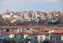 Kiracısının elektrik ve suyunu kestirmişti, mahkemeden Kiracıları sevindiren karar!