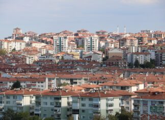Kiracısının elektrik ve suyunu kestirmişti, mahkemeden Kiracıları sevindiren karar!