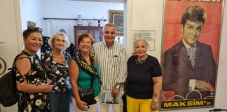 Zek Müren’i 26 sene önce kaybettik; Sanatçının Bodrum’daki evi ziyaretçi akınına sahne oldu.