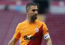 Arda Turan, futbolu bıraktığını açıkladı.