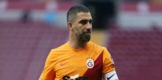 Arda Turan, futbolu bıraktığını açıkladı.