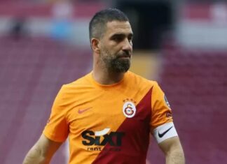 Arda Turan, futbolu bıraktığını açıkladı.