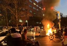 İran’daki protestolarda can kaybı 6’ya yükseldi; Protestolar da 15 şehre yayıldı.