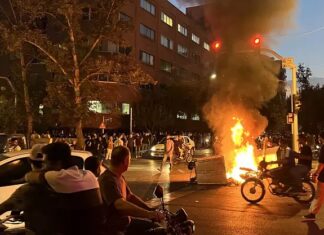 İran’daki protestolarda can kaybı 6’ya yükseldi; Protestolar da 15 şehre yayıldı.