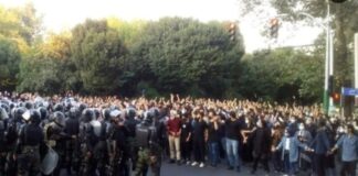 İran’da devam eden protestolar bir halk isyanı şeklini(mi) alıyor.