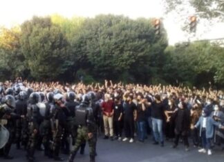 İran’da devam eden protestolar bir halk isyanı şeklini(mi) alıyor.