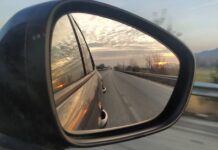 Hilal Selvi’den aynada kendi aksini göremeyenlerin hikâyesi: Birden Bire