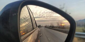 Hilal Selvi’den aynada kendi aksini göremeyenlerin hikâyesi: Birden Bire