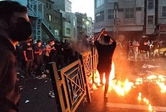 İran’da rejim aleyhtarı gösterilere ölü sayısı 50’yi aştı