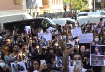 İstanbul’da İran Başkonsolosluğu önünde kadınlardan Amini protestosu!