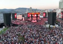 İzmir, kurtuluşunun 100. yılını büyük bir coşkuyla kutlanıyor. Tarkan konserinin düzenleneceği Gündoğdu Meydanı’na yüz binler akın etti.