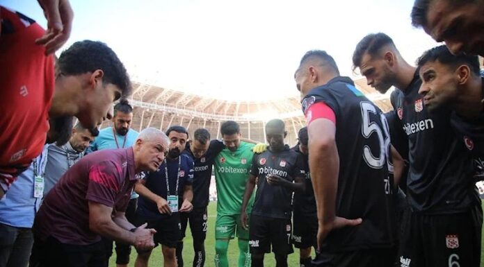 Maç formaları havaalanında kaybolan Sivasspor, Cluj formasıyla sahaya çıktı