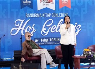 Bandırma Belediyesi’nce düzenlenen “4. Kitap Günleri” Selvi Boylum Al Yazmalım’la başladı.