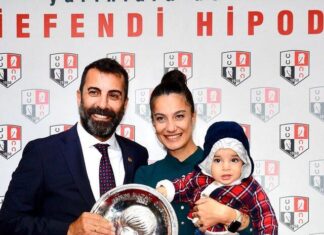 Oyuncu Emre Karayel’in atı Yiğit Kardeş, 10. Osmanlı Padişahı Kanuni Sultan Süleyman Koşusu’nda birinci oldu.