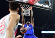 Anadolu Efes sezona galibiyetle başladı