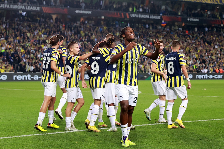 AEK Larnaca’yı evine puansız gönderen Fenerbahçe liderliğe oturdu