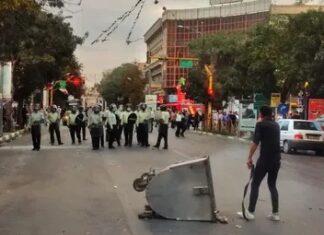 İRAN’DA LİSE ÖĞRENCİLERİ DE ‘SAHA’ YA İNDİ!