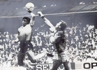 ‘TANRININ ELİ’ DİYE GÖLÜ GÖRMEYEN HAKEMİN 36 YIL SONRA GÖZÜ AÇILDI! O TOPU SATIYOR!