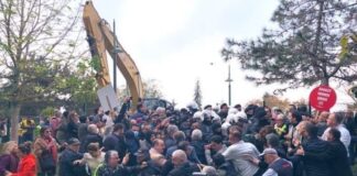 Yürütmeyi durdurma kararına kaymakamlık itiraz etti; Kemer Country’deki yıkım tekrar başladı.