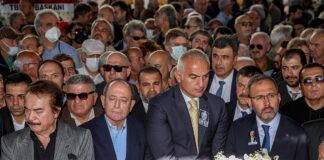 HALİT KIVANÇ’IN OĞLUNDAN CENAZEYE KATILANLARLA İLGİLİ; “BAZILARININ VARLIĞINI SONRADAN ÖĞRENDİK ! YAHU NE AYIP!”