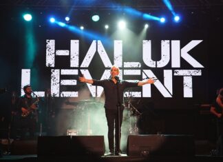 “İl’le de Tarsus” Haluk Levent, Tarsus’un il olması için şarkı besteledi, on binlerle birlikte söyledi