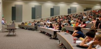 ÖĞRENCİLER ‘DERS ÇOK ZOR’ DİYE DİLEKÇE VERDİ, ÖĞRETİM ÜYESİ KOVULDU