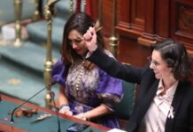 BELÇİKA DIŞİŞLERİ BAKANI VE 2 MİLLETVEKİLİ İRANLI KADINLARA DESTEK İÇİN SAÇLARINI KESTİ