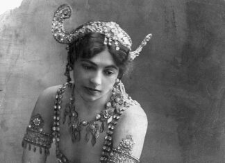 DİJİTAL MATA HARİ, RUS ASKERLERİ FLÖRT OYUNUYLA TUZAĞINA ÇEKTİ!