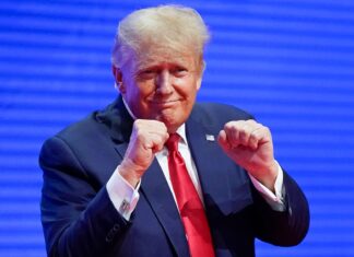 TRUMP RAKİBİNİN MEMLEKETİNDE ÖN SEÇİMİ KAZANDI