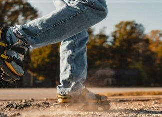 Saatte 11 KM hız, motorlu ,8 tekerli; Bu bir ayakkabı!