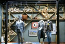 Markalar, giyim alışverişi son 4 ayın en düşük seviyesine gerileyince, indirimleri erkene aldı