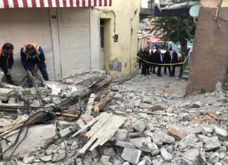 İzmirliler gece uyumadı: 4,9 büyüklüğünde deprem ve 13 artçı sarsıntı!
