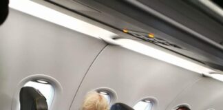 Boris Johnson, tarifeli sefer ve ekonomi sınıf koltuğuğunda Londra’dan İstanbul’a uçtu.