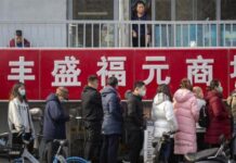 Bir günde 8 bini aşkın Kovid-19 vakasının görüldüğü Çin’in Guangcou kentinde kısmi kapanma uygulanıyor