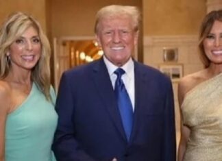 Trump, bir yanında yeni bir yanında eski eşiyle poz verdi