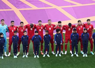 İran milli takımından protesto! Futbolcular marşı okumadı
