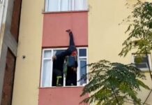 Fıkra gibi; Anahtarını unuttuğu dairesine çatıdan sarkarak girmeye çalışan kişi, halat kısa kalınca…