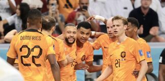 Hollanda grup lideri olarak son 16’da