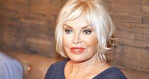 Kalçası kırılmıştı. Ajda Pekkan, ameliyata alındı