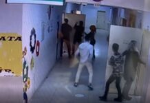 Öğrenciyi kopya çektiği için okul idaresine gönderen öğretmeni öğrencinin ağabeyleri dövdü