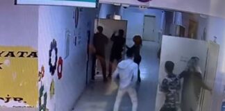 Öğrenciyi kopya çektiği için okul idaresine gönderen öğretmeni öğrencinin ağabeyleri dövdü