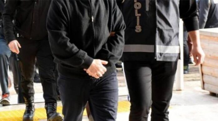 İl milli eğitim müdürünün odasına özel tuvalet yaptırdığını haber yapan gazeteciler gözaltına alındılar!