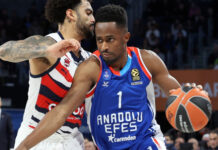 Anadolu Efes evinde kaybetti!